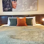 City Centre Apartment-Chinatown